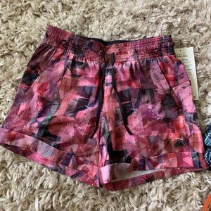 Spring Away Short Size 4